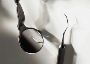 pulizia degli impianti dentali fissi
