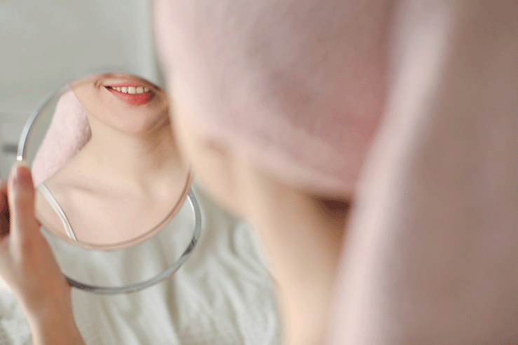 come pulire gli impianti dentali fissi con scovolino