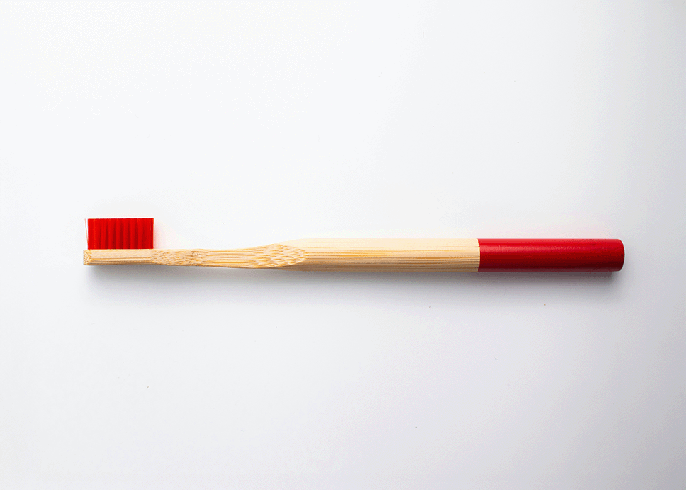 come pulire gli impianti dentali fissi con lo spazzolino